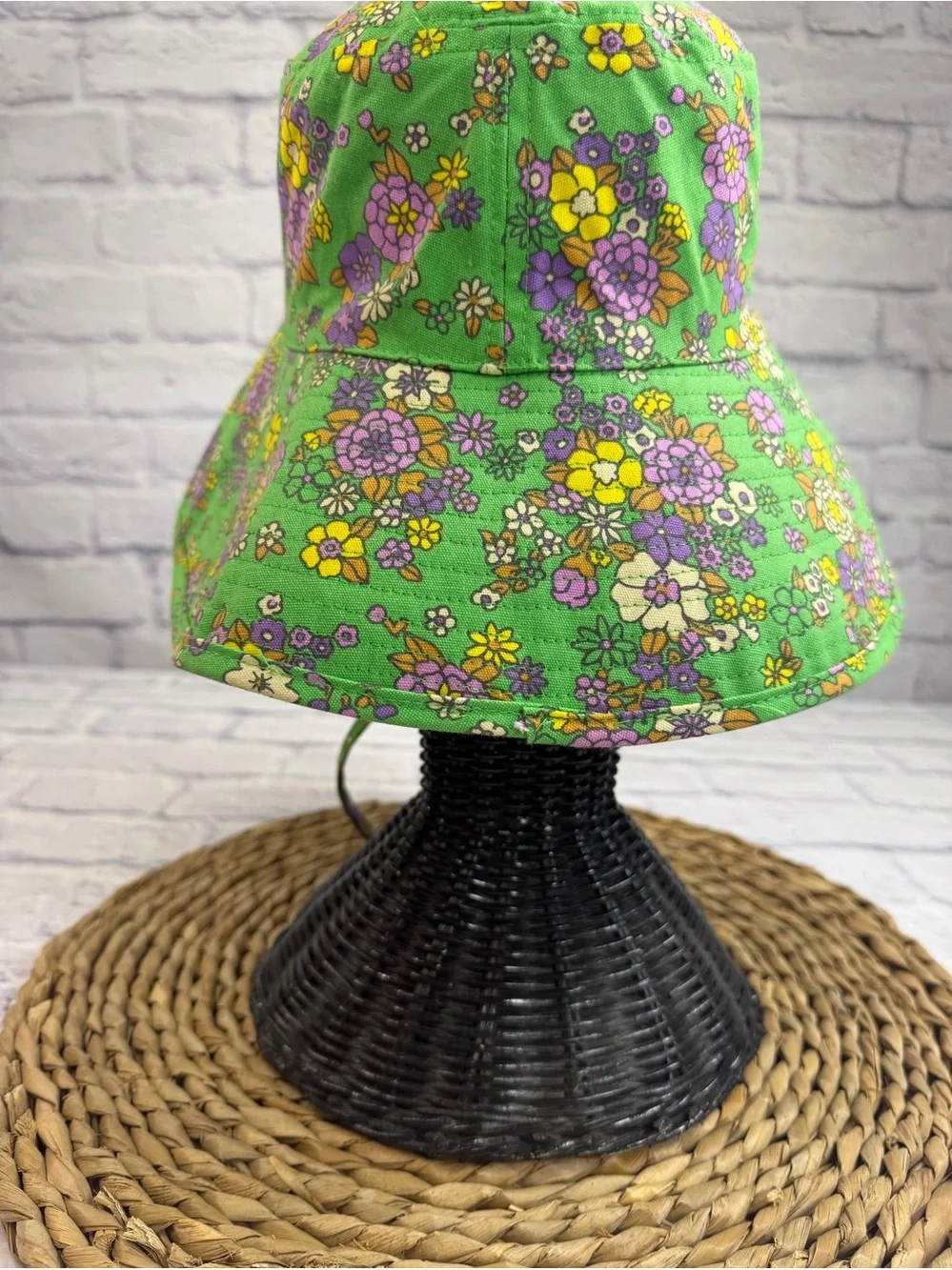 Urban Outfitters Women’s Green Floral Sun Bucket Hat with Chin Tie. Retro 70’s